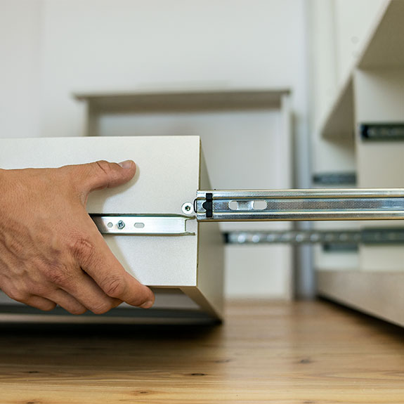 Replacing a kitchen drawer handle