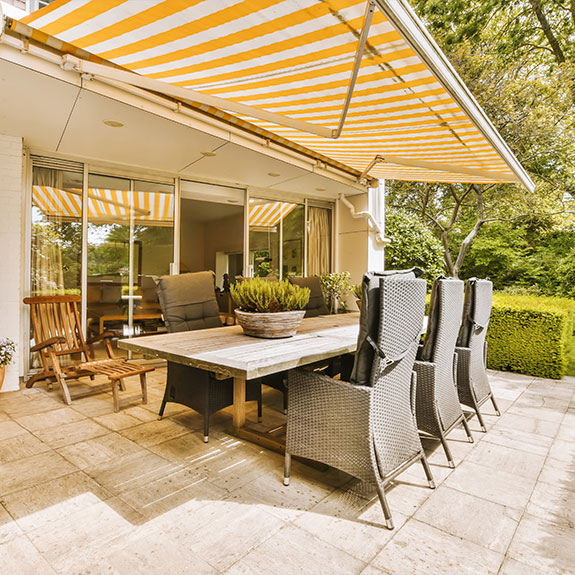 Tipos de toldos para patios y cuál instalar antes del verano 10 Toldo pérgola