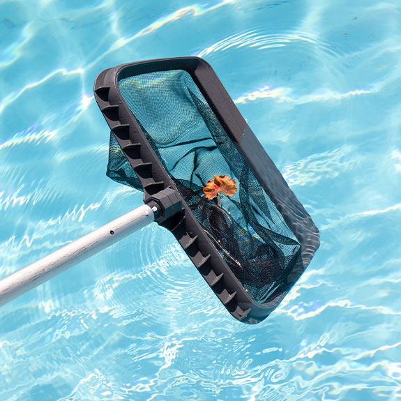Guía definitiva: cómo preparar tu piscina para el verano 3 Limpieza piscina