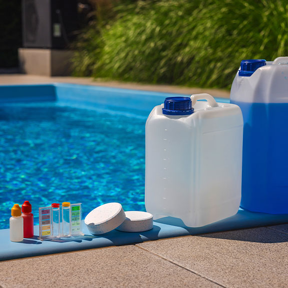 Cómo eliminar definitivamente las algas mostaza de tu piscina 5 productos químicos