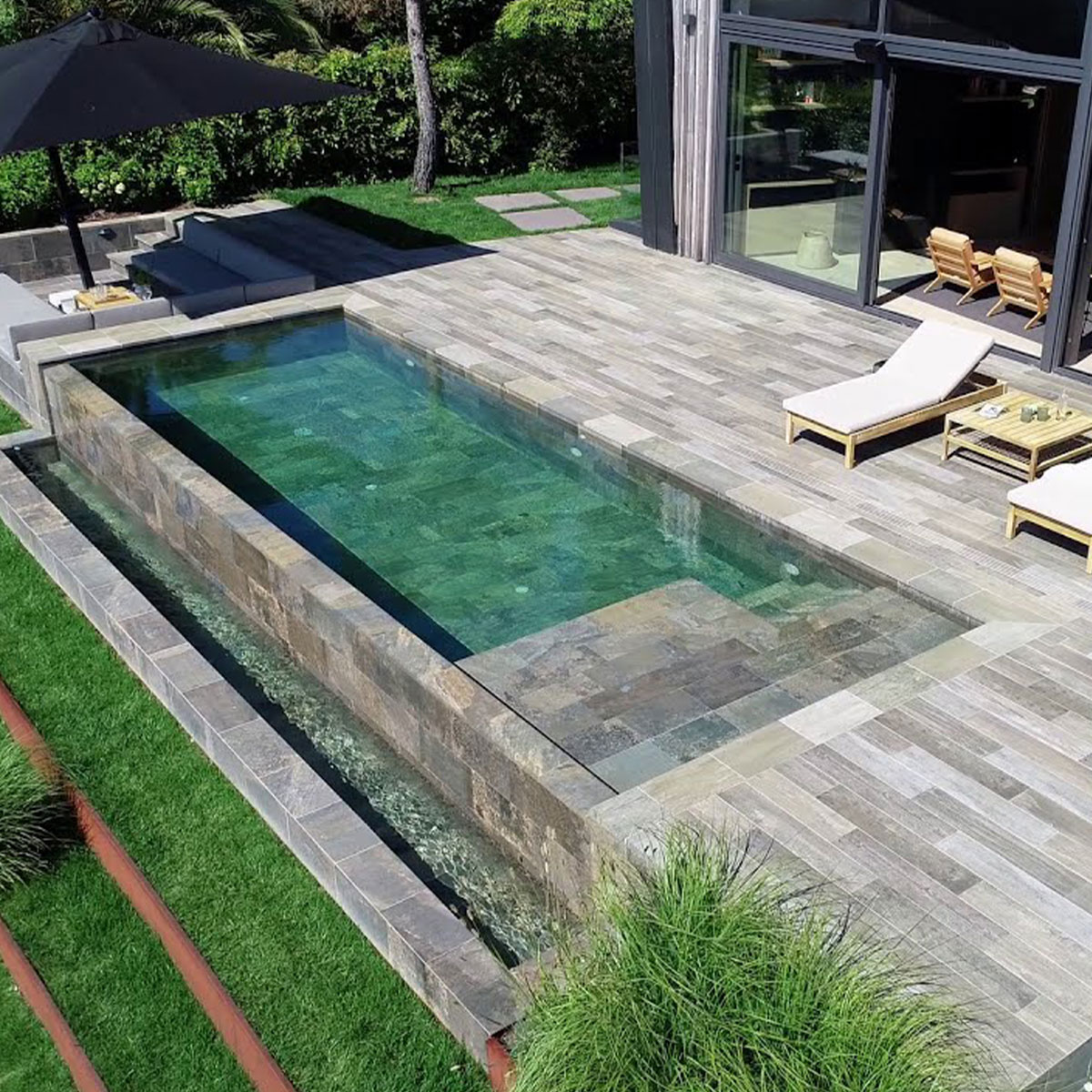 Piscina acabado madera
