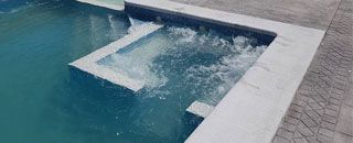 Bordes de piscina prefabricados de hormigón modelo Granada de Prefabricados López