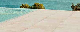 Bordes de piscina y zonas de playa imitacion piedra y cemento Boheme de Rosa Gres