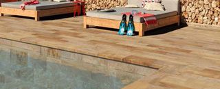 Bordes de piscina y zonas de playa imitacion madera Stela de Rosa Gres