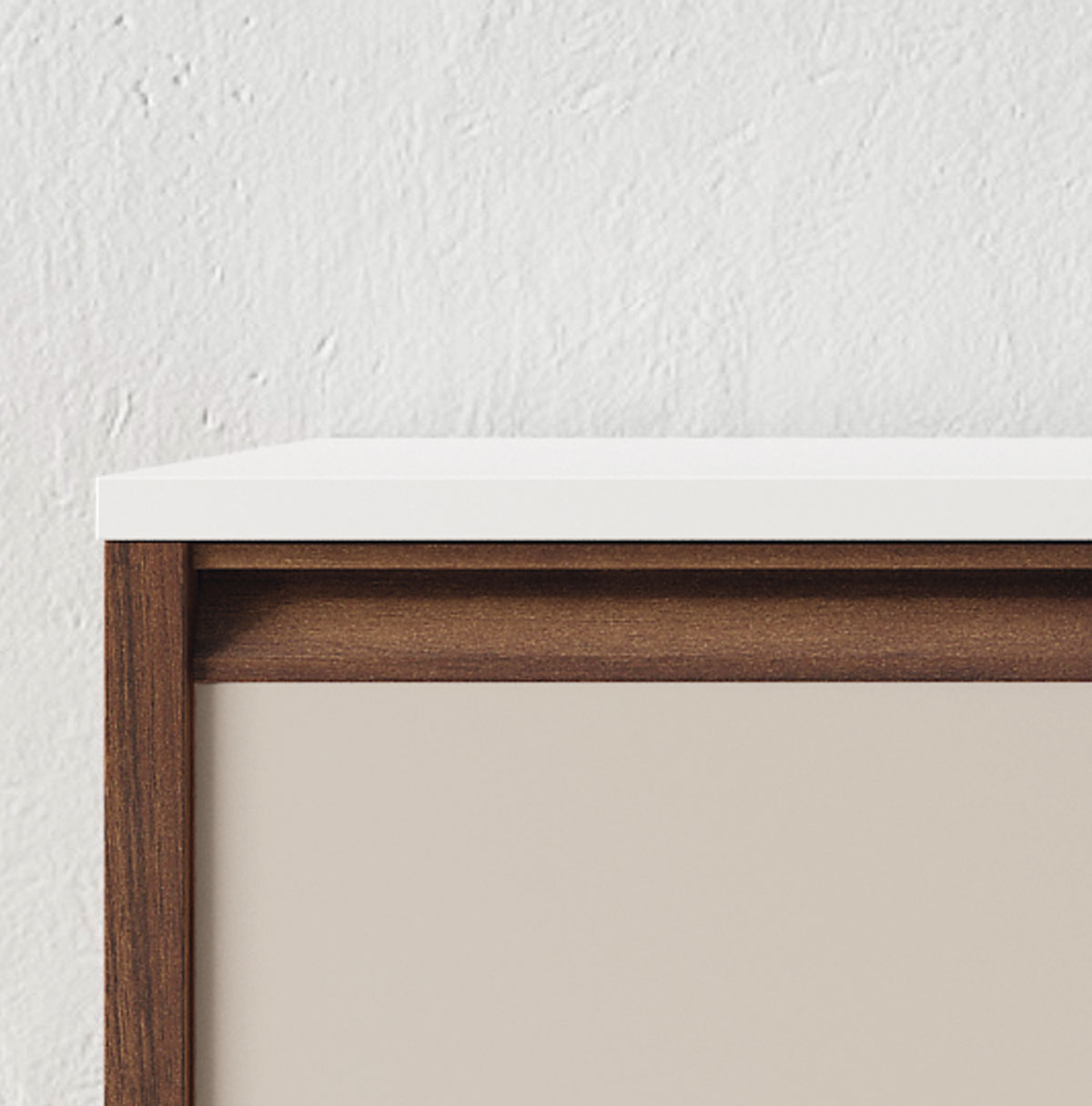 Mueble de baño con acabados blancos y marrones