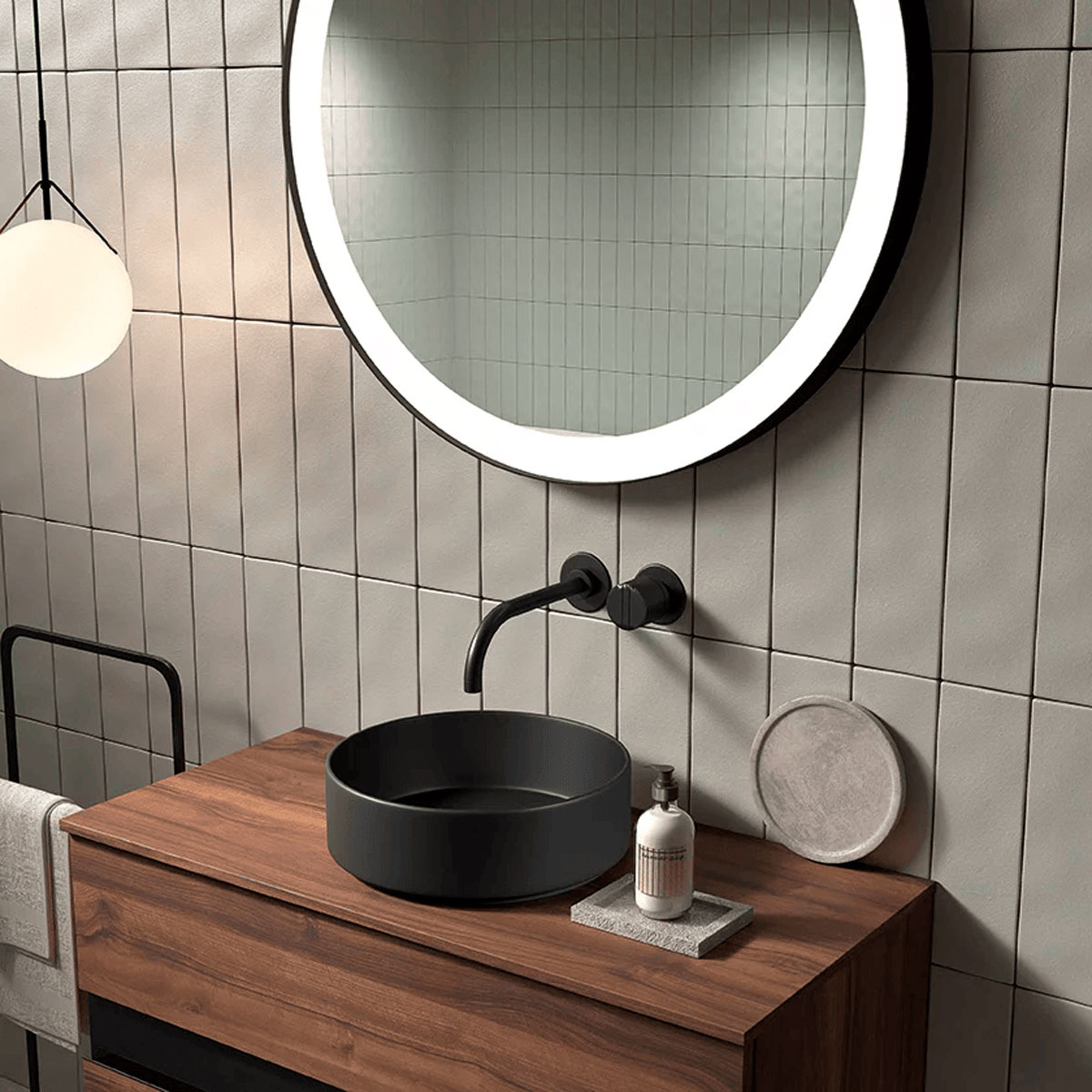Mueble de baño marrón con espejo