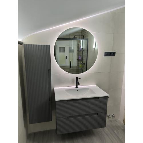 Asi queda el Columna mueble auxiliar de baño suspendido Modelo Kyoto