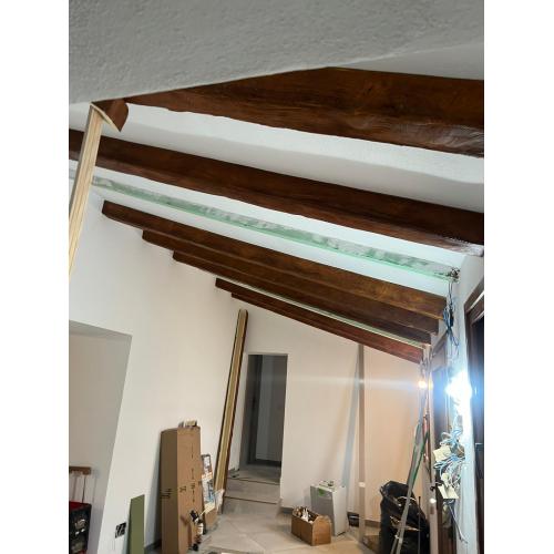 Asi queda el 300x12x12 Holzimitationsbalken